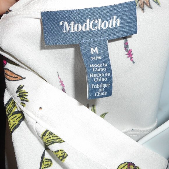 NWOT Modcloth Southwestern cactus print blouse, Size Medium - Picture 7 of 7